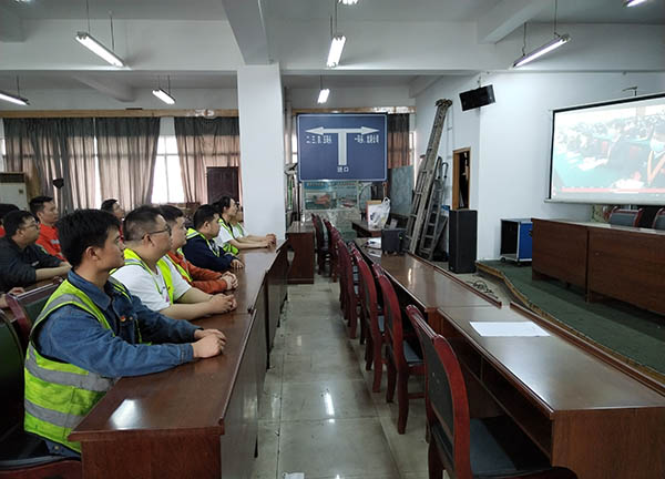 5月10日，，，，，，，，盛世国际第一联合团支部组织团员青年集中观看庆祝中国共产主义青年团成立100周年大会直播.jpg