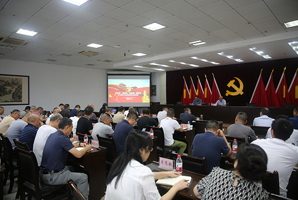谭董讲党课1.jpg